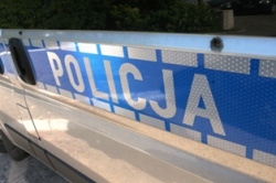 Na[is Policja na drzwiach radiowozu