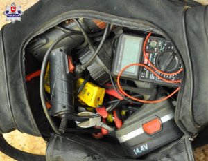Skradzione elektronarzędzia w torbie