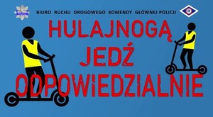 Tekst w kolorze białym „jednośladem bezpiecznie do celu” wraz z grafiką – loga „Policja” oraz „policyjna R-ka ruchu drogowego&quot;