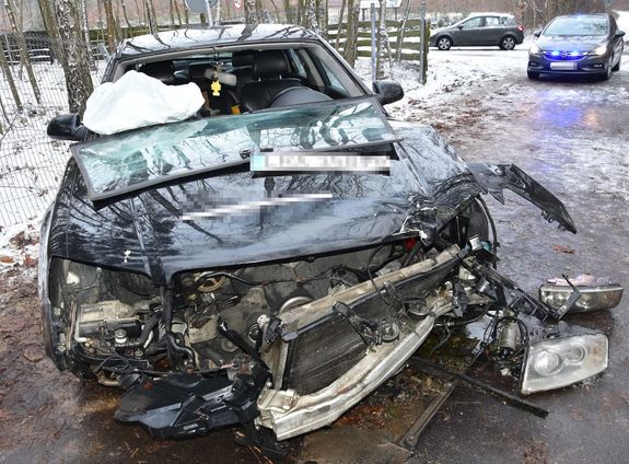 Uszkodzony samochód marki Audi