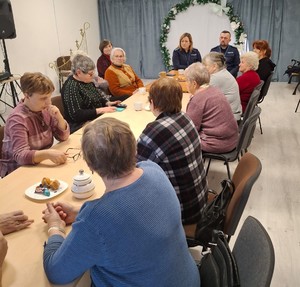 Policjanci na spotkaniu z seniorami