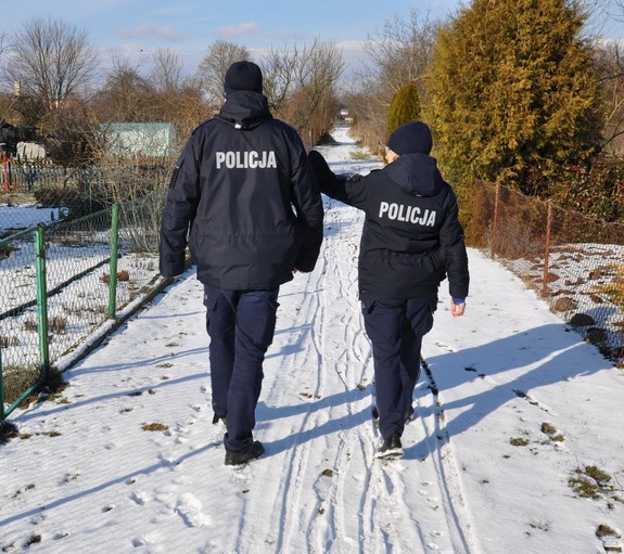 Policjanci sprawdzają ogródki działkowe