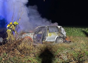 Palący się VW Golf