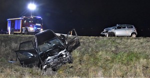 Straż zabezpiecza miejsce wypadku drogowego