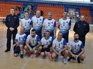 Drużyna KPP w Radzyniu Podlaskim wraz z Komendantem mł. insp. Mariuszem Woźniakiem oraz I Zastępcą nadkom. Mariuszem Raczyńskim