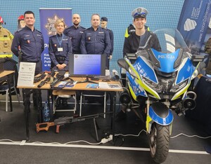 Policjanci na Targach Pracy i Edukacji
