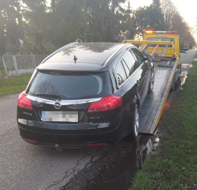 To confuse the police, he put on a license plate from another vehicle.  He got caught because he was speeding – News