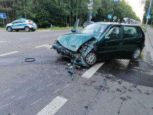 rozbite samochody na miejscu wypadku